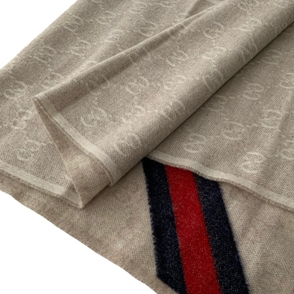 💝💝💝GUCCI AUTHENTIC NEW Wool  Monogram Web Scarf, beige/blue/red💝💝💝 - Picture 5 of 14